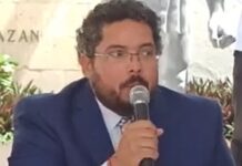 “Mothers of this Plaza – the people embrace you.”