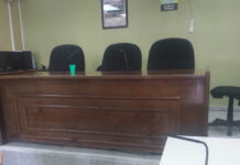 Absuelven a policías que agredieron a defensores de la tierra durante un violento desalojo